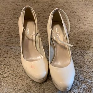 Whitish cream high heel from Aldo, size 6, used
